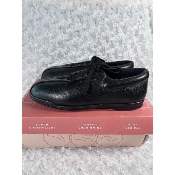 Easy Spirit ESAP1 Black Leather WW Width Size 8.5 Damaged Box - Picture 1 of 9